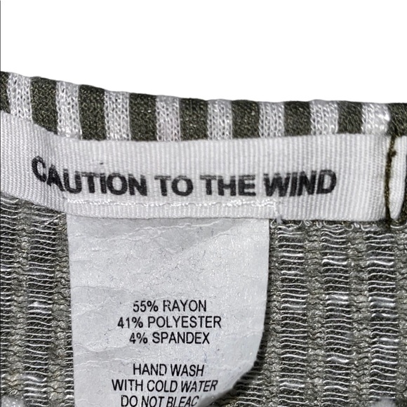 🌅CAUTION TO THE WIND Long Sleeve Size S/M - Picture 2 of 7